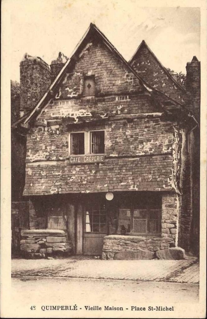 48 - Quimperlé - Vieille maison - place st michel.jpg
