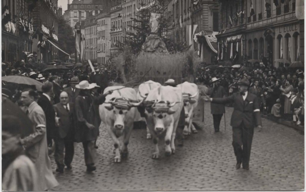 procession 2.jpg