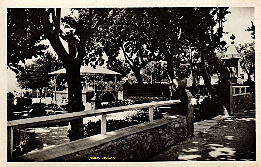 Boghari - La Place (5 - Editions Photo-Africaines, Alger).jpg