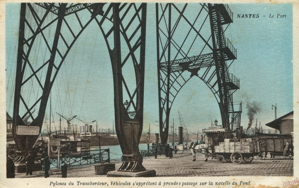 44-Nantes - Le Port - Pylones Transbordeur - Phot Combier.jpg