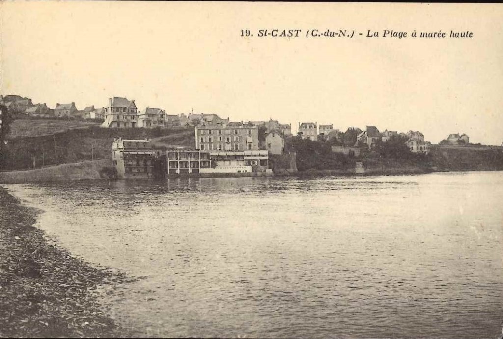 19 - Saint Cast - La plage à marée haute.jpg
