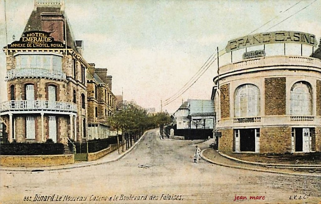 Dinard - Le Nouveau Casino et le Boulevard des Falaises.jpg