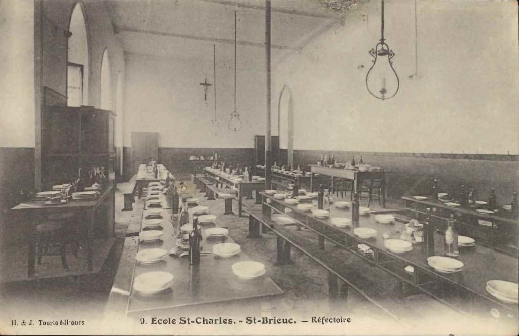 9 - Ecole Saint Charles - St Brieuc - réfectoire.jpg
