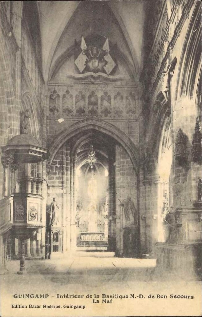 Guingamp - intérieur de la basilique ND de bon secours - la nef.jpg