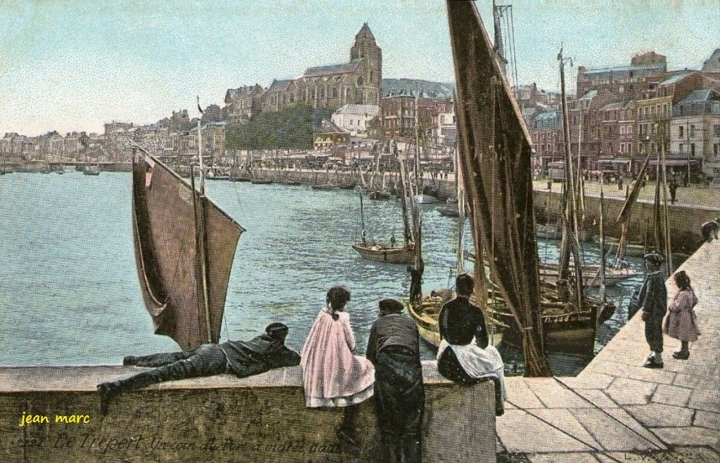 Le Tréport - Un coin du port à marée haute.jpg