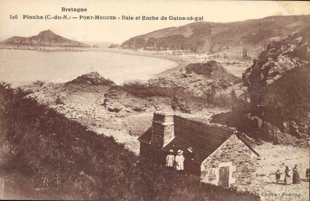 106 - Plouha - Port Moger - baie et roche de Guine zé Gal.jpg