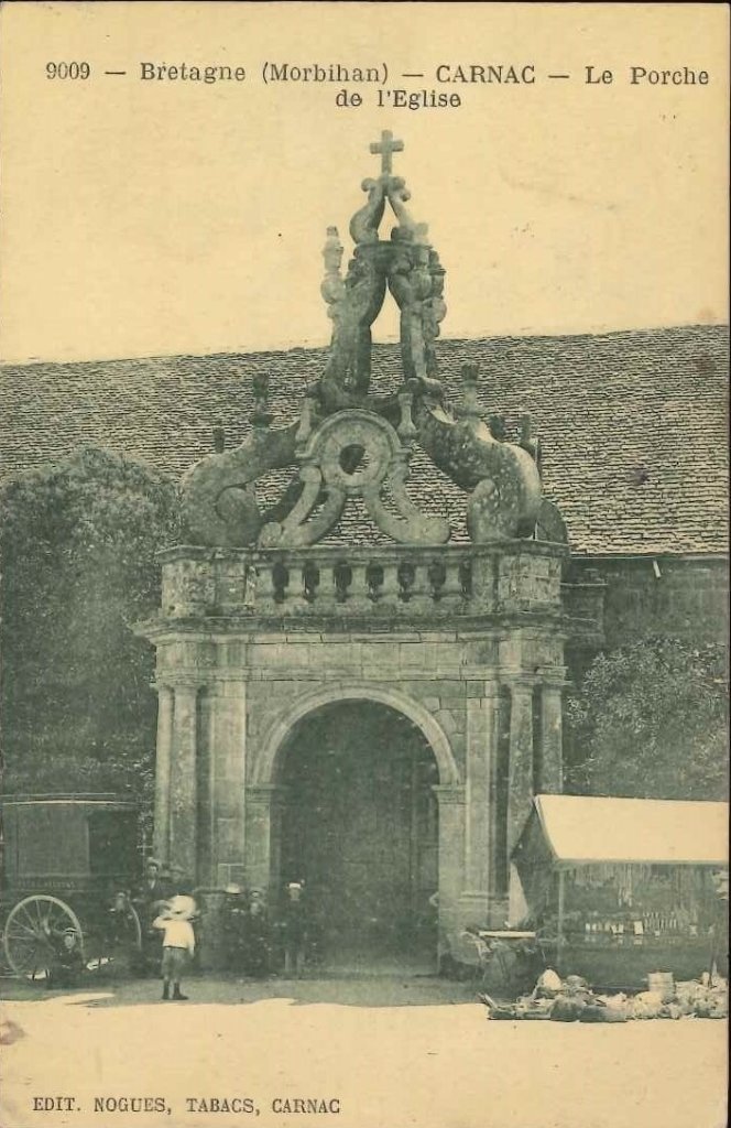 9009 - Carnac - Le porche de l'église.jpg