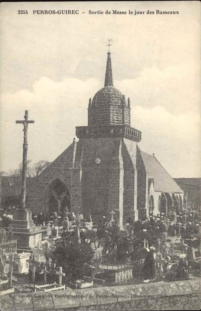2254 - Perros Guirec - Sortie de messe le jour des rameaux.jpg