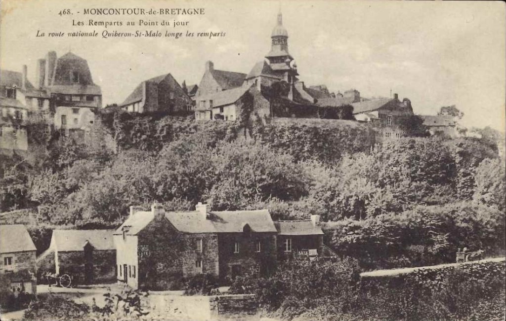 468 - Moncontour de Bretagne - les remparts au point du jour.jpg