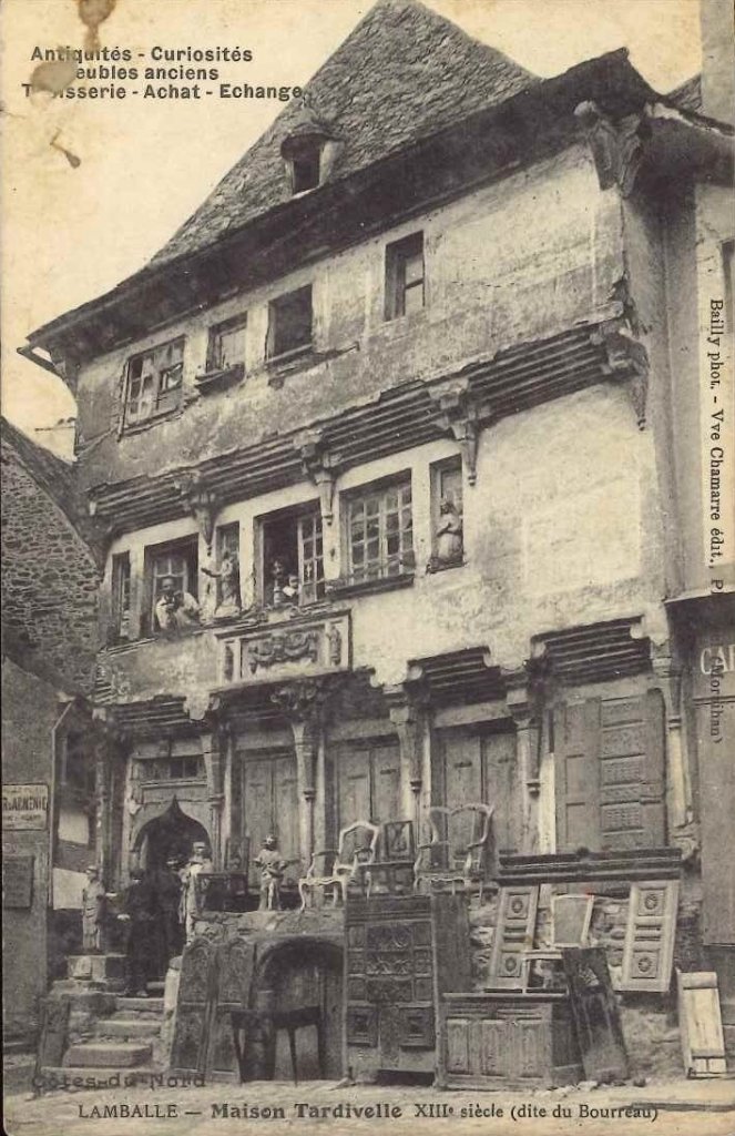 Lamballe - Maiosn Tardivelle XIIIè siècle (dite du bourreau).jpg
