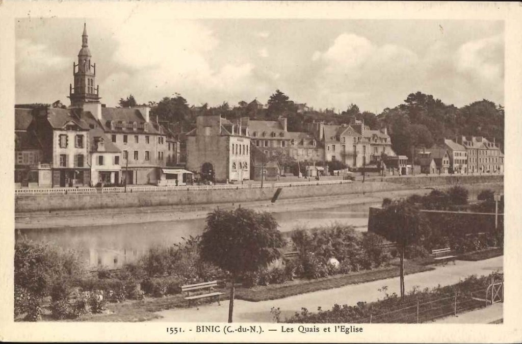1551 - Binic - les quais et l'église.jpg