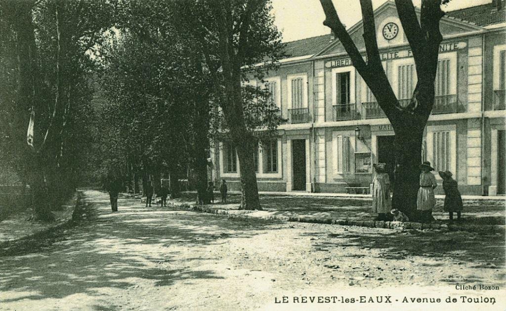 Le Revest Bozon avenue-Toulon.jpg