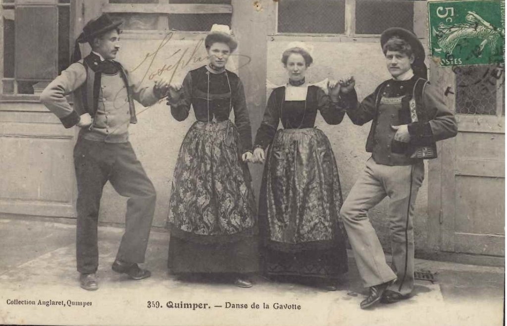359 - Quimper - Danse de la gavotte.jpg