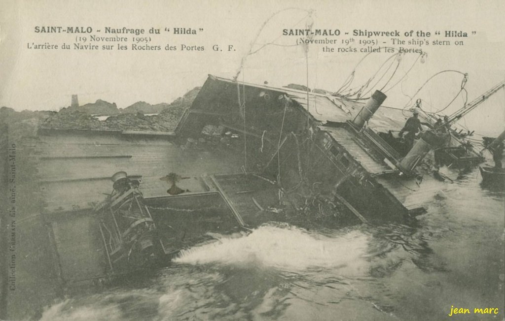 Saint-Malo – Naufrage du Hilda (19 novembre 1905) – L'arrière du navire sur les rochers des Portes.jpg