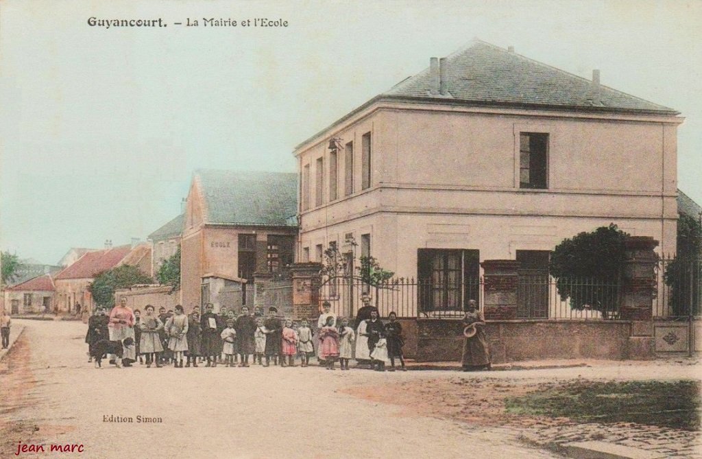 Guyancourt - La Mairie et l'École.jpg