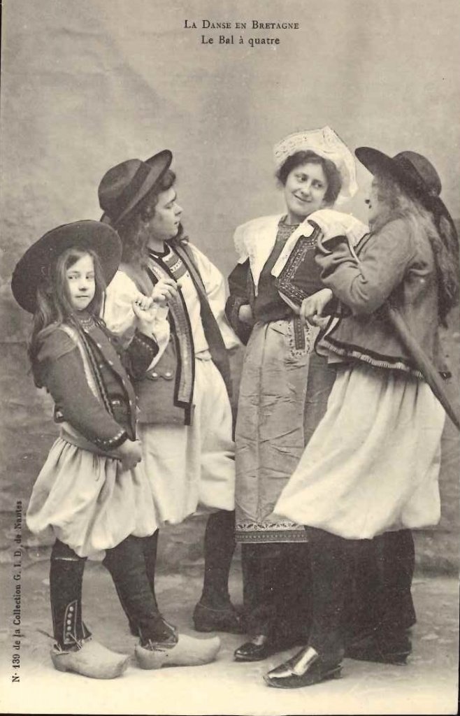 139 - La danse en Bretagne - le bal à quatre.jpg