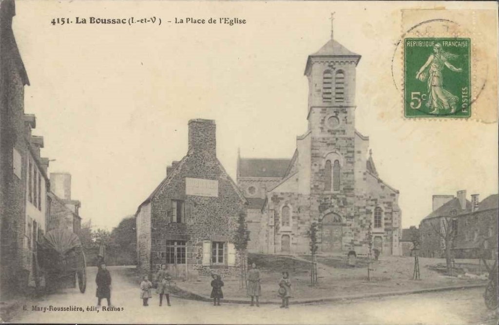 4151 - La Boussac - La place de l'église.jpg
