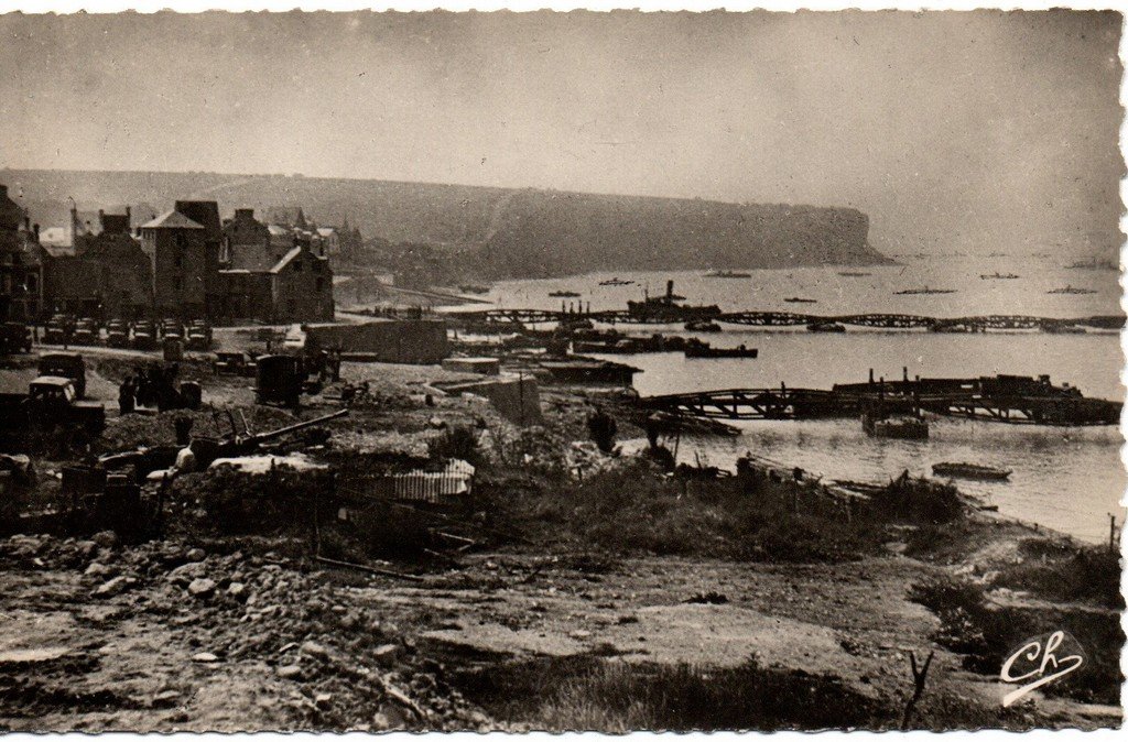 Arromanches 1944 Chevrol.jpg