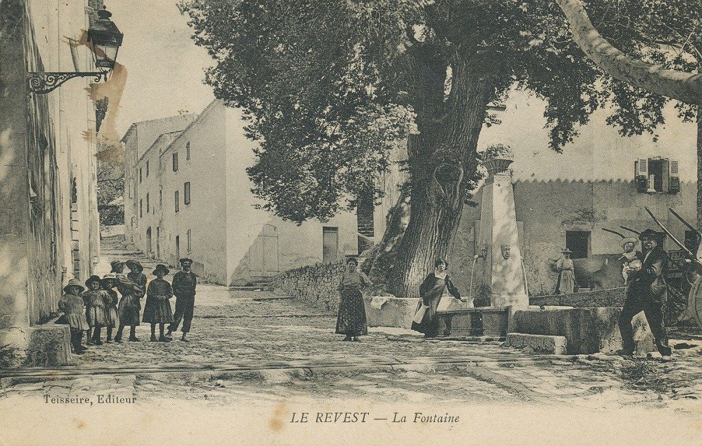 Le Revest Teissere fontaine.jpg