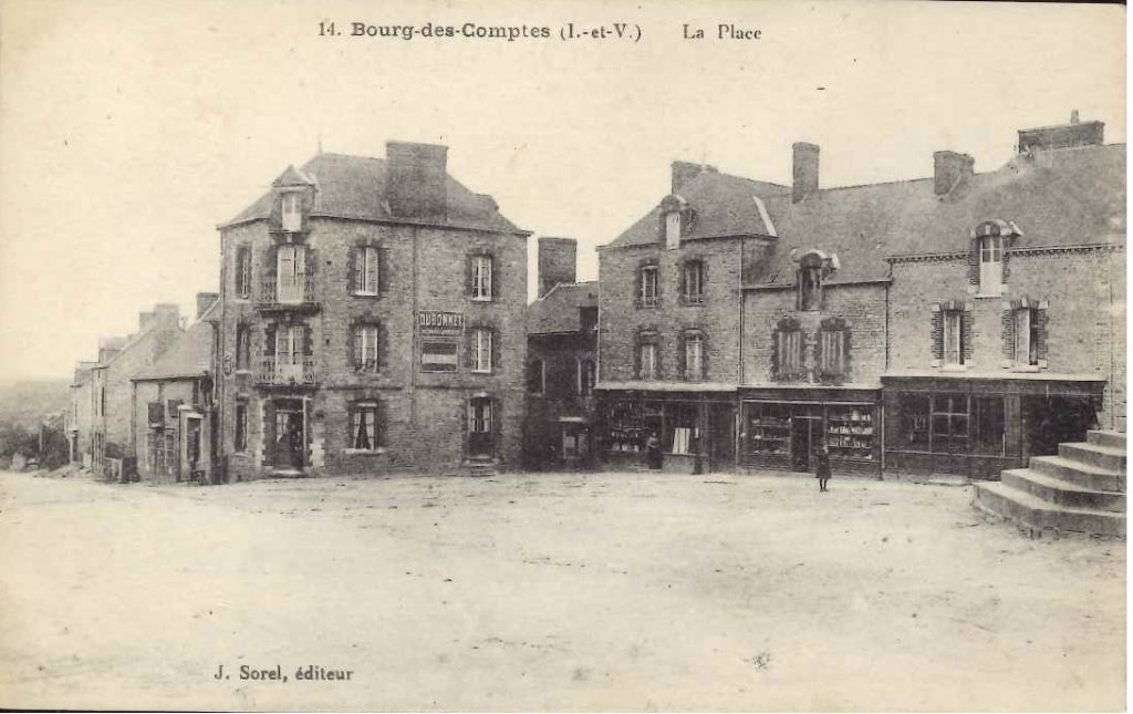 14 - Bourg des Comptes - La place.jpg