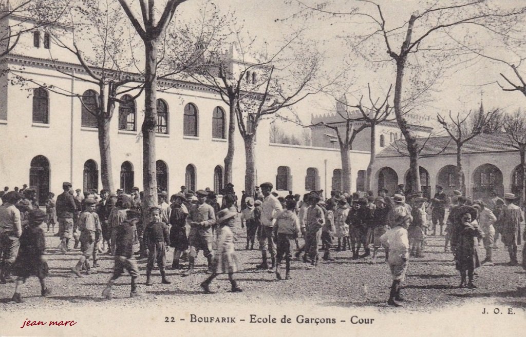 Boufarik - Ecole de Garçons - Cour.jpg