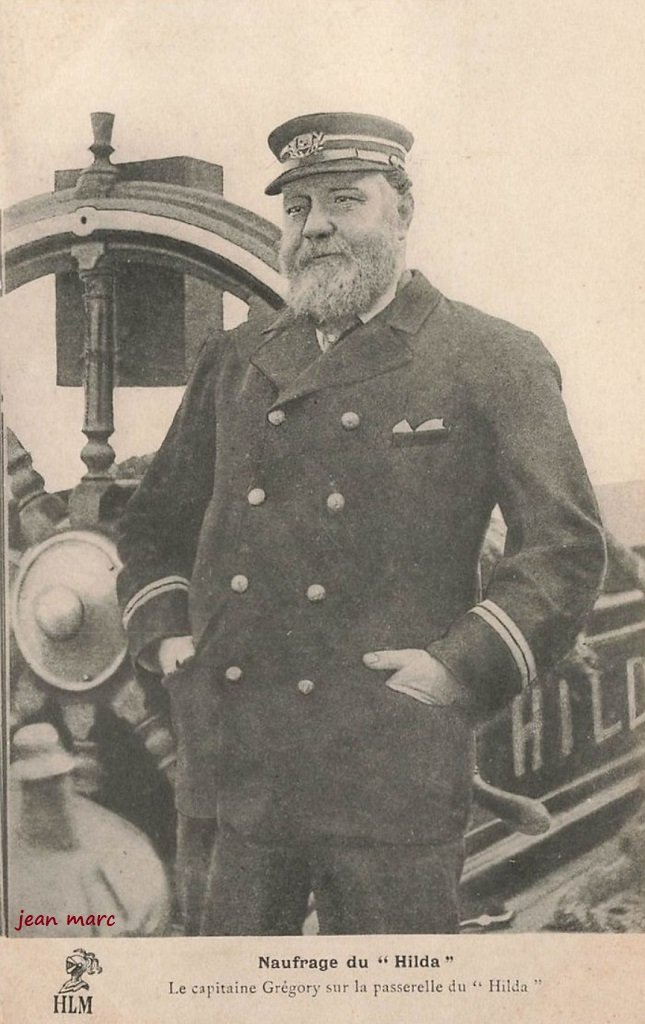Saint-Malo - Naufrage du Hilda - Le Capitaine Grégory sur la passerelle du Hilda.jpg