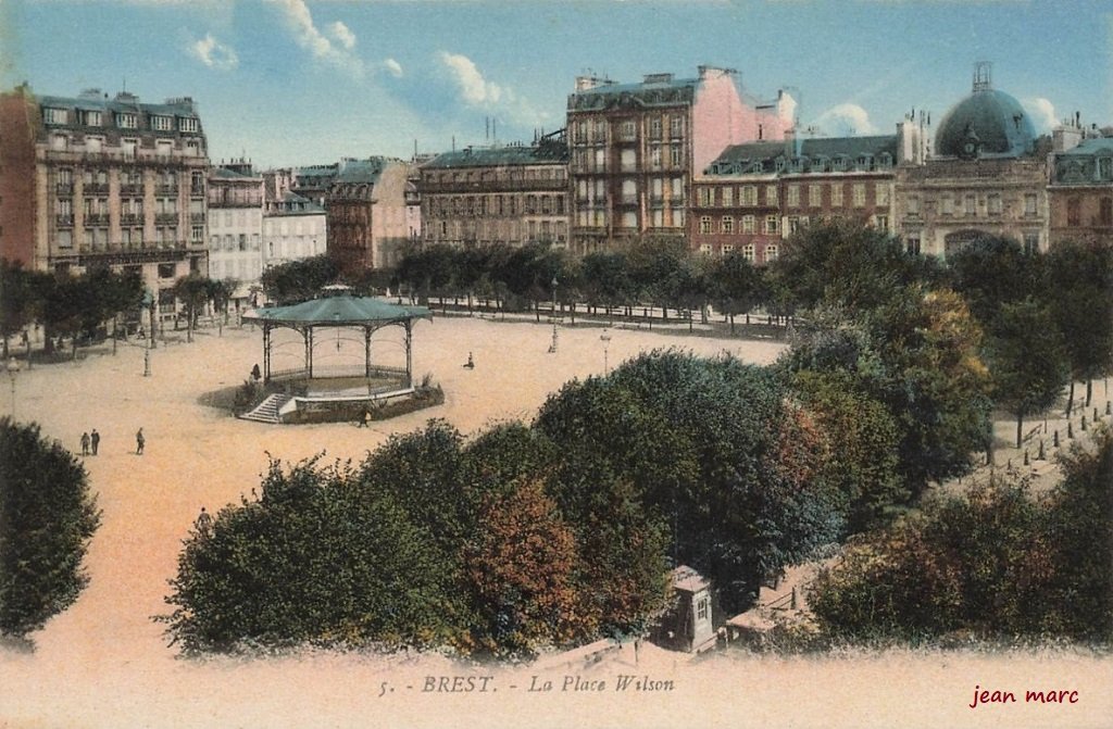 Brest - La Place Wilson.jpg