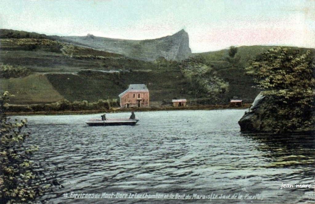 Environs du Mont Dore - Le Lac Chambon et la Dent du Marais (Le Saut de la Pucelle).jpg