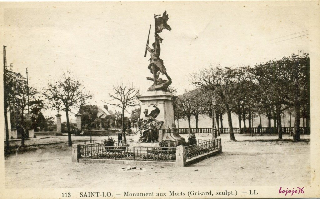 50-Saint Lo-Monument aux morts.jpg
