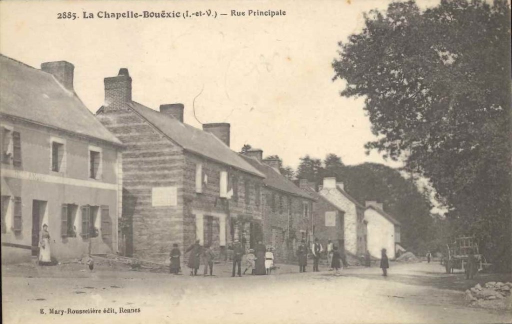 2885 - La Chapelle Bouëxic - rue principale.jpg