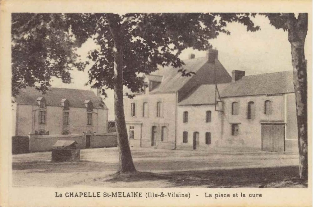La Chapelle Saint Melaine - La place et la cure.jpg