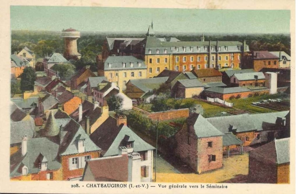 208 - Chateaugiron - Vue générale vers le séminaire.jpg