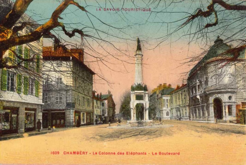 1609 - Chambéry - La colonne des éléphants - le boulevard.jpg