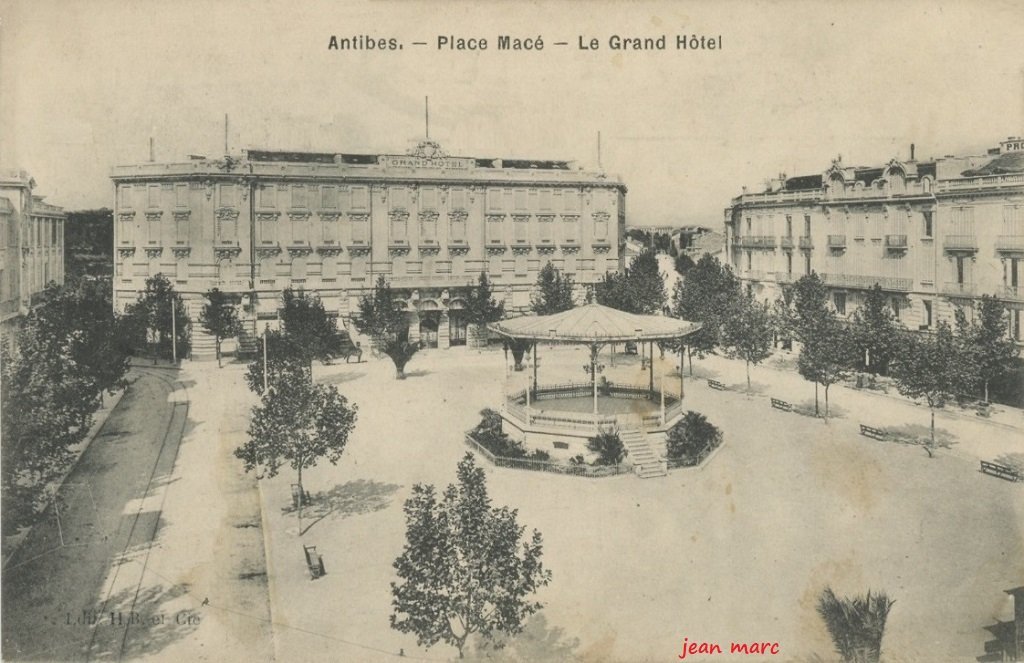 Antibes - Place Macé - Le Grand Hôtel.jpg