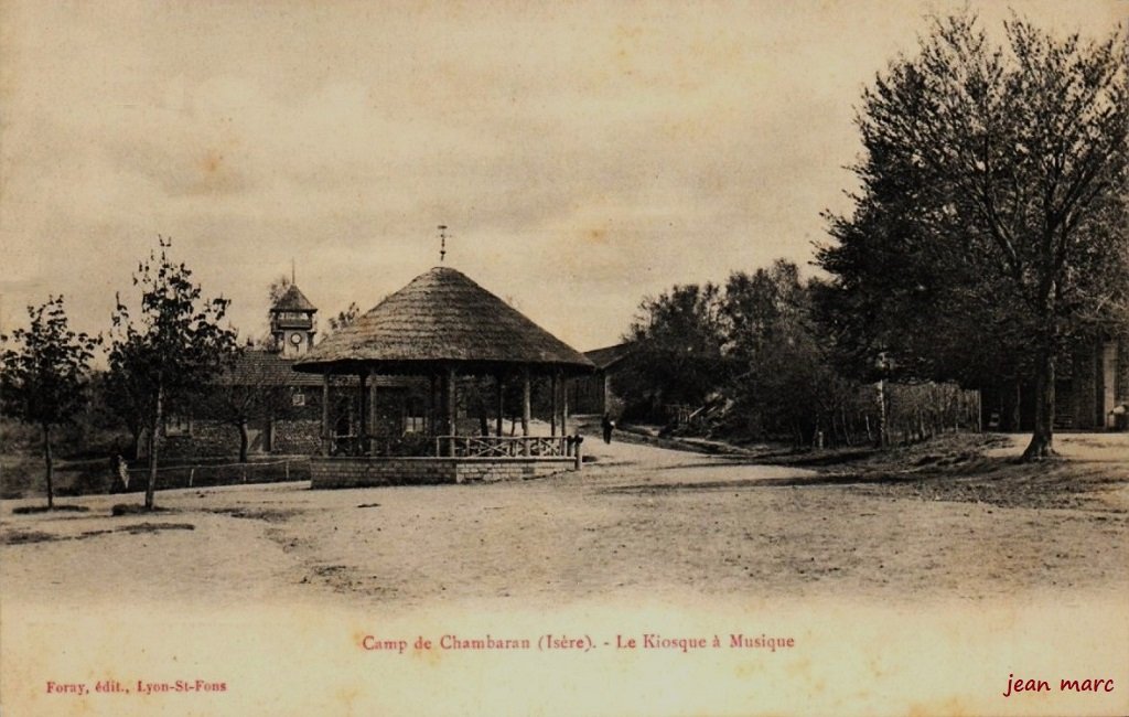 Camp de Chambaran - Le Kiosque à musique.jpg