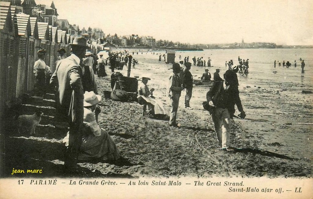 Paramé - La Grande Grève - Au loin Saint-Malo.jpg