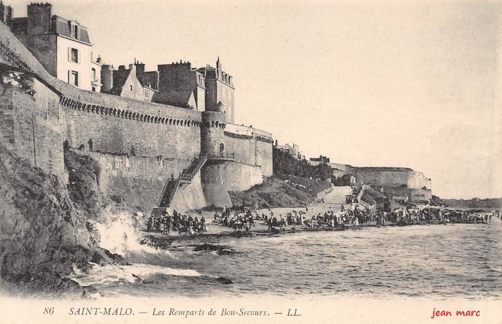 Saint-Malo - Les Remparts de Bon Secours.jpg