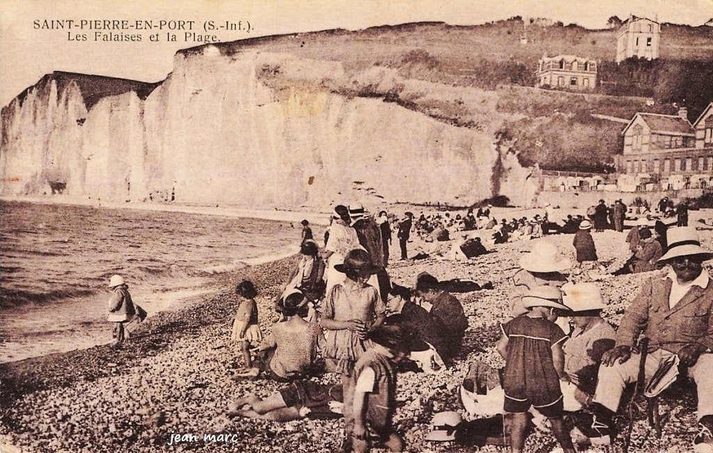 Saint-Pierre-en-Port - Les Falaises et la Plage.jpg