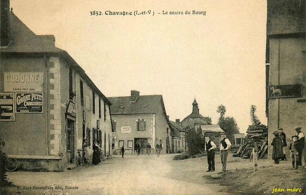 Chavagne - Le Centre du Bourg.jpg