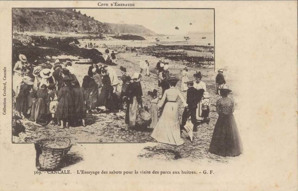 569 - Cancale - L'essayage des sabots pour la visite des parcs aux huitres.jpg