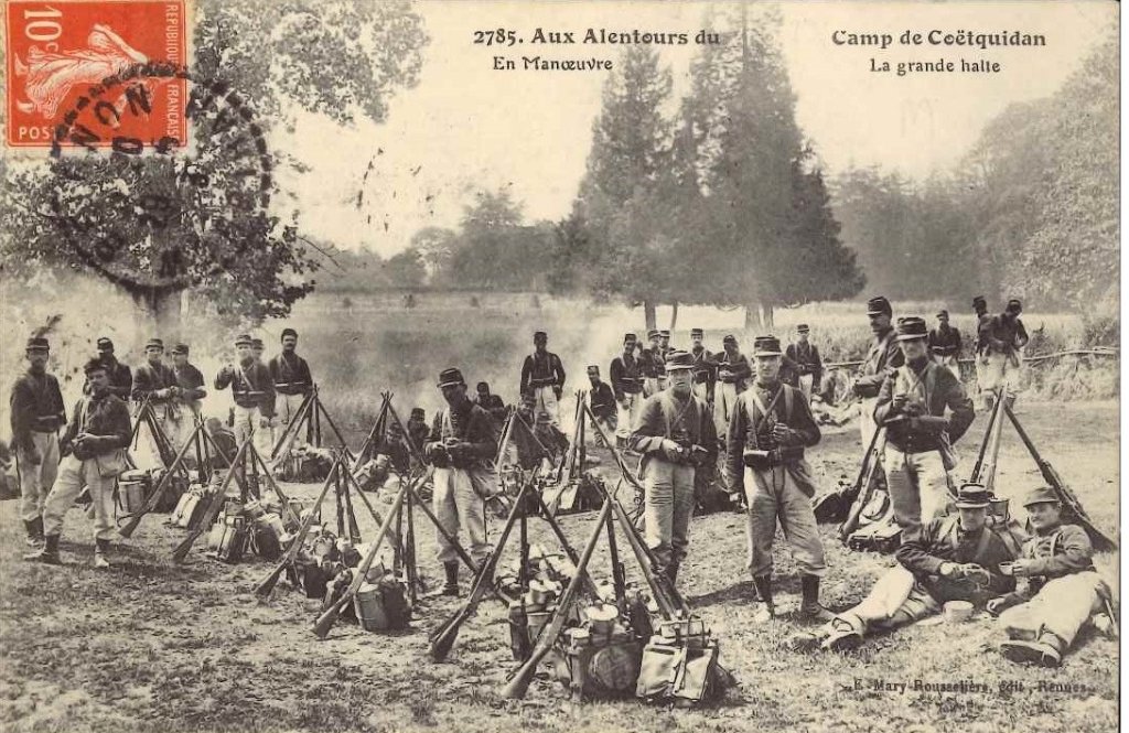 2785 - Camp de Coëtquidan - En maneouvre - la grande Halte.jpg