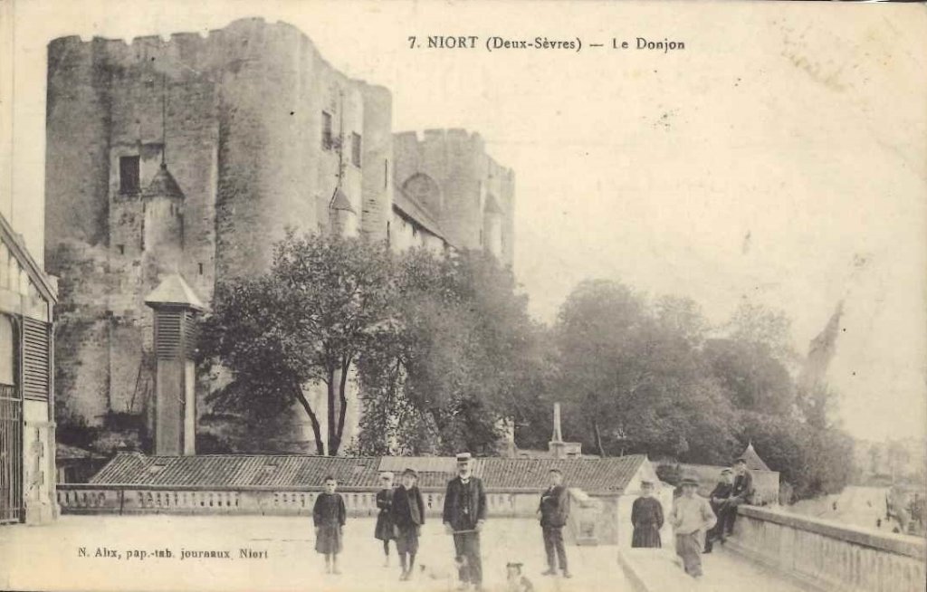7 - Niort - Le donjon.jpg