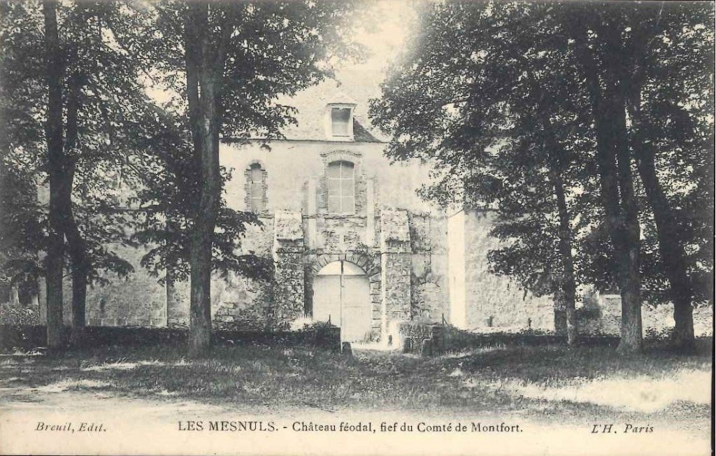 Les Mesnuls - Château féodal, fief du Comté de Montfort.jpg