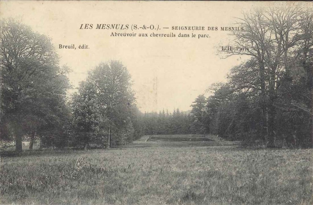 Les Mesnuls - Seigneurie des Mesnils - Abreuvoir aux chevreuils dans le parc.jpg