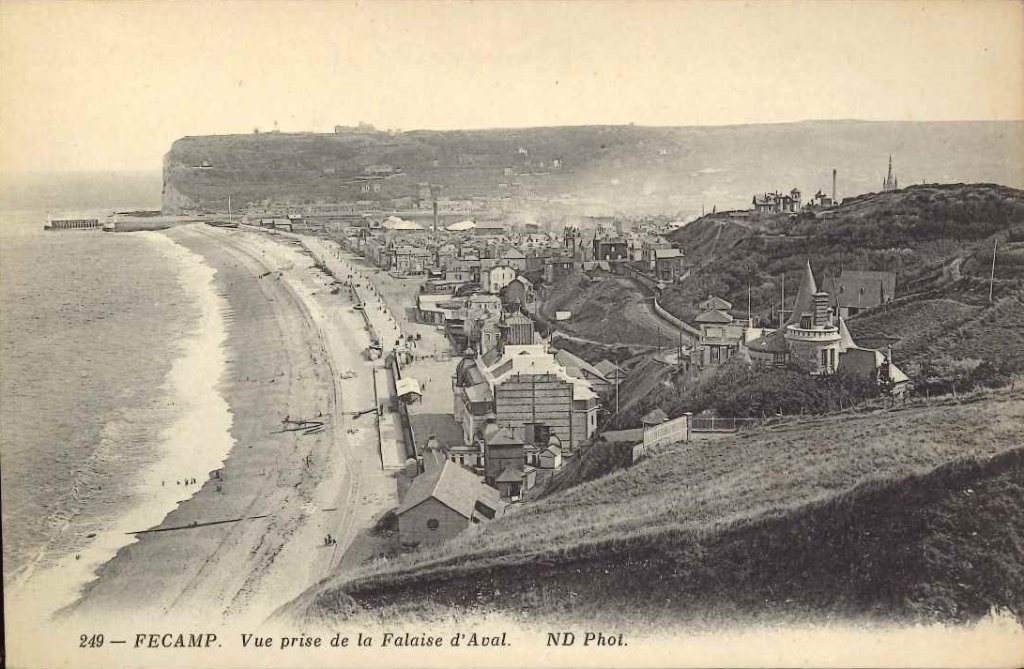249 - Fécamp - Vue prise de la falaise d'aval.jpg
