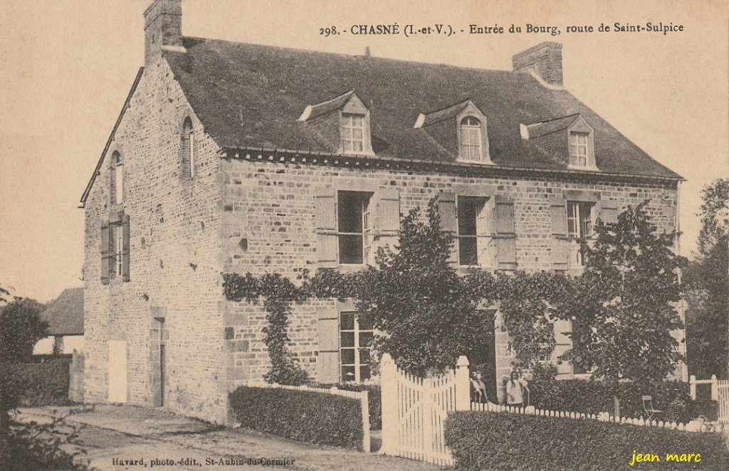 Chasné - Entrée du Bourg, route de Saint-Sulpice.jpg