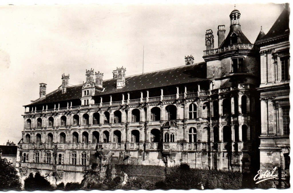 Blois 2502 Estel.jpg