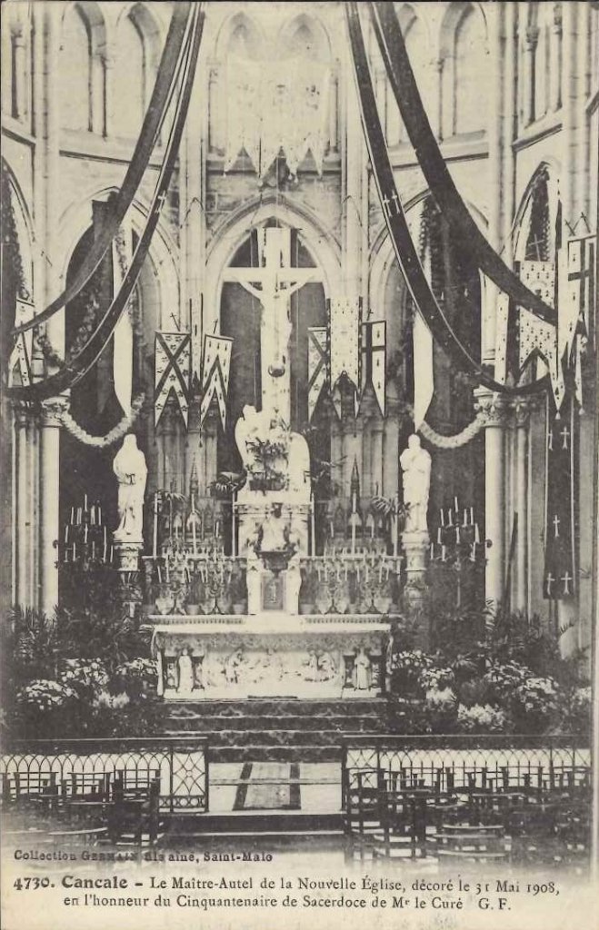 4730 - Cancale - Le maitre autel de la nouvelle église.jpg