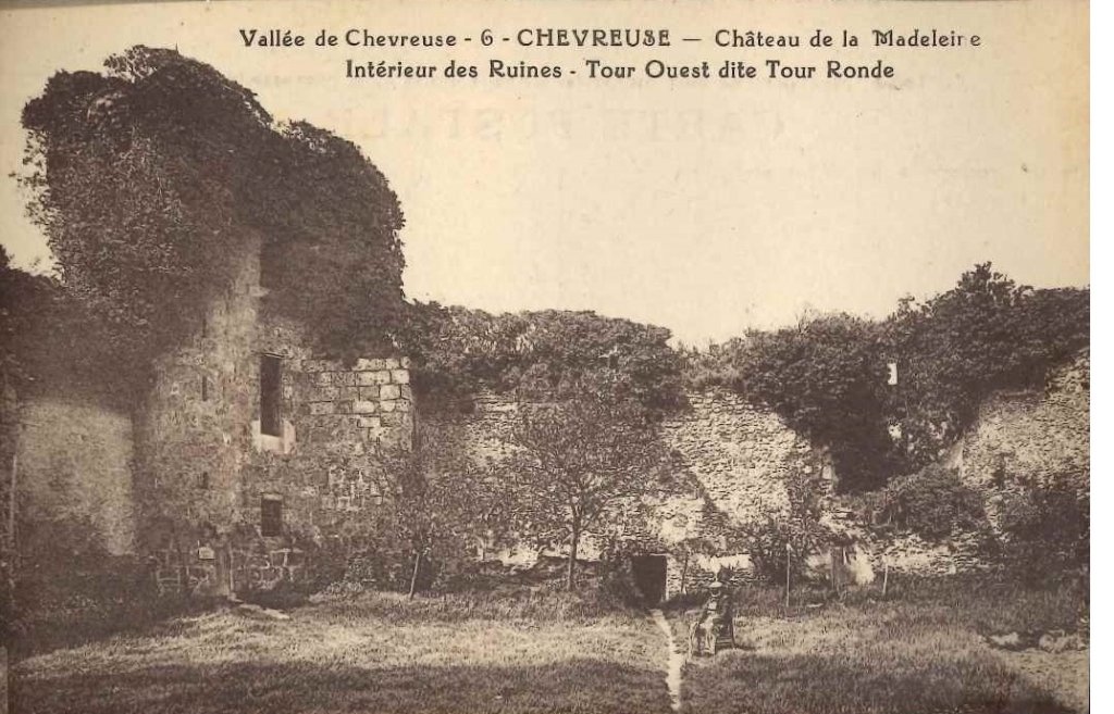 6 - Chevreuse - Château de la madeleine - Intérieur des ruines.jpg