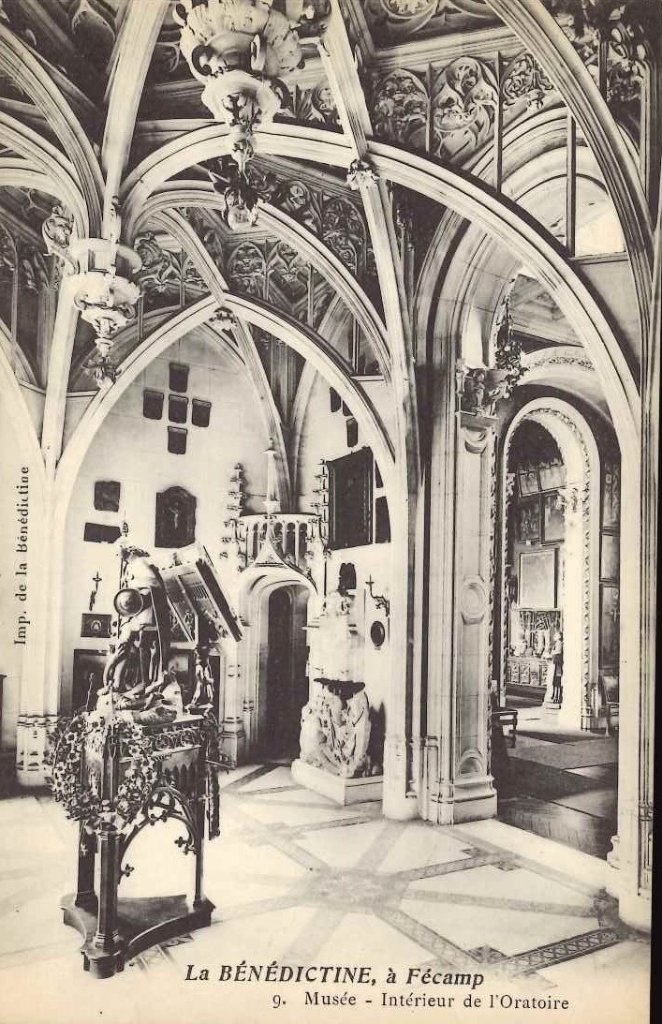 9 - La bénédictine à Fécamp - Musée - Intérieur de l'oratoire.jpg